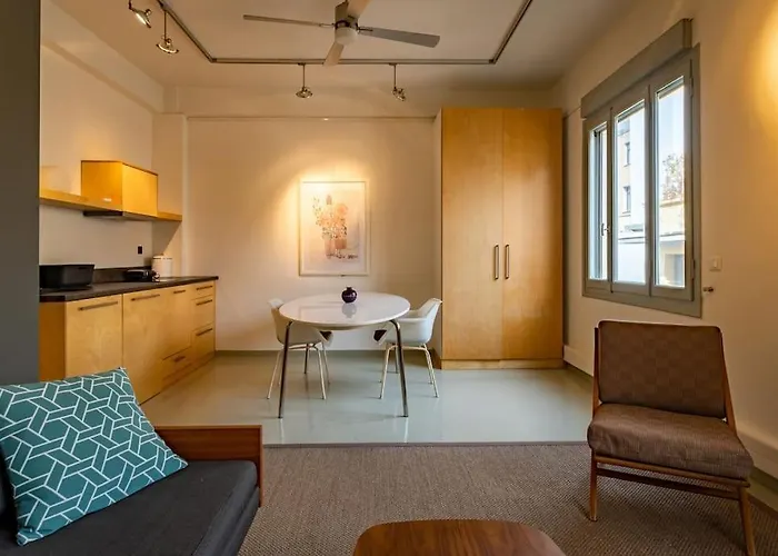 Artistic Spacious Studio Apartment Next To Metro Monastiraki