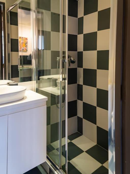 Artistic Spacious Next To Metro Monastiraki