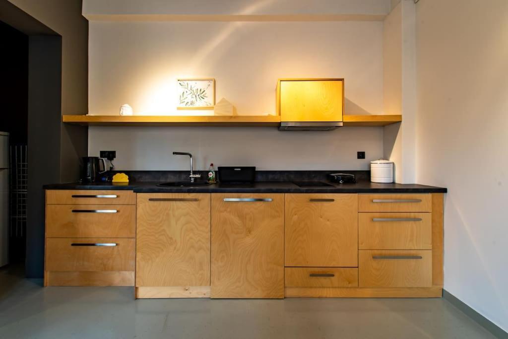Апартаменты Artistic Spacious Next To Metro Monastiraki