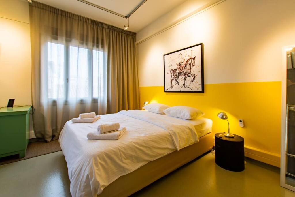 Artistic Spacious Next To Metro Monastiraki Апартаменты Афины