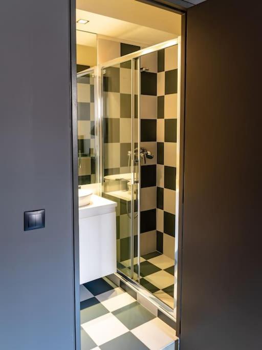 Artistic Spacious Next To Metro Monastiraki * Афины