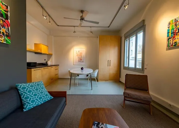 Artistic Spacious Studio Apartment Next To Metro Monastiraki