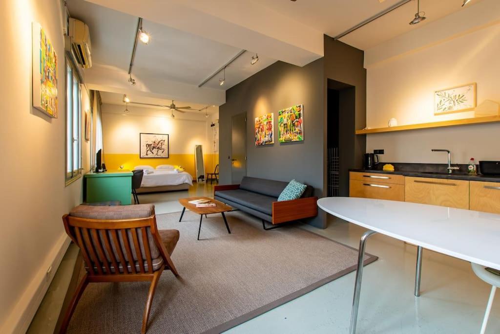 Artistic Spacious Next To Metro Monastiraki Apartment