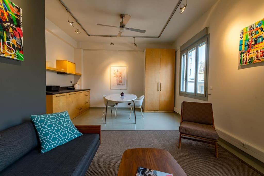 Artistic Spacious Next To Metro Monastiraki Apartment *