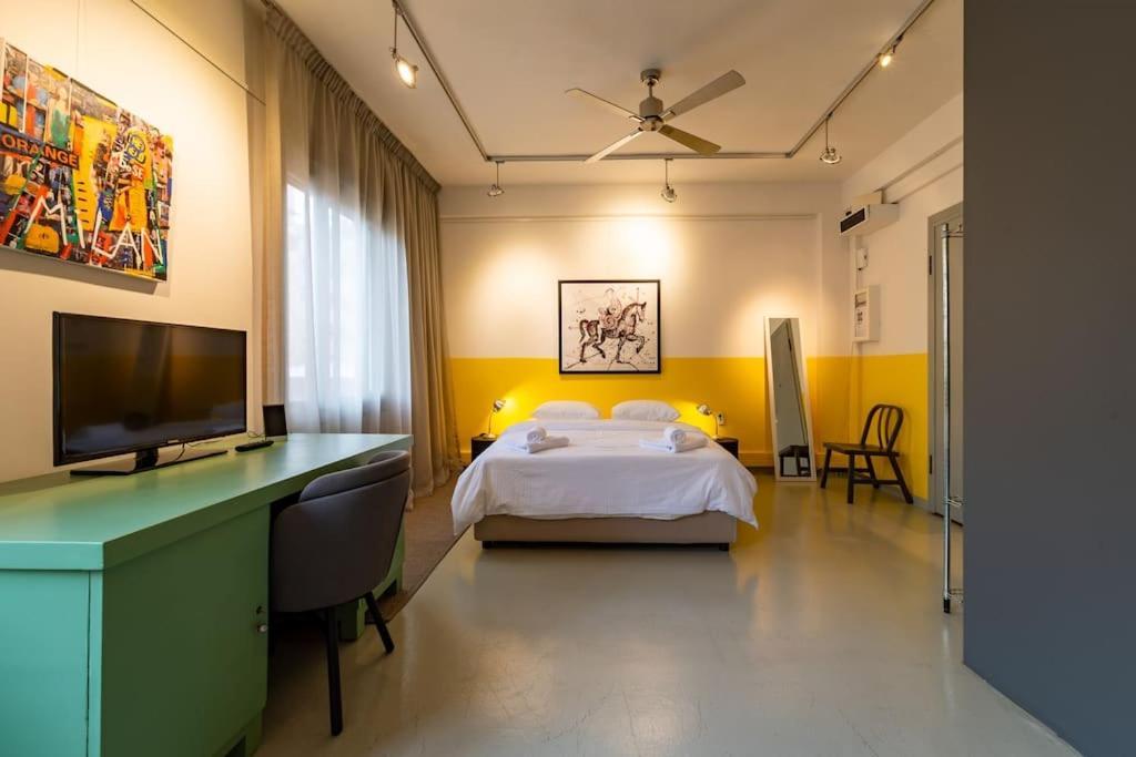 Artistic Spacious Next To Metro Monastiraki * Athens