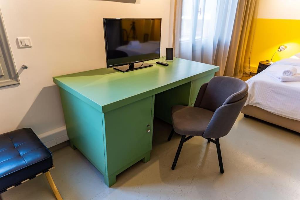 Artistic Spacious Next To Metro Monastiraki Apartment *